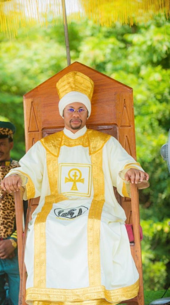 Sa Majesté Samuel Masambukidi I — Roi Divin du Bassin du Kongo
